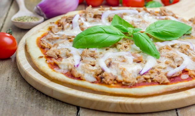 Pizza s tunom i mozzarellom